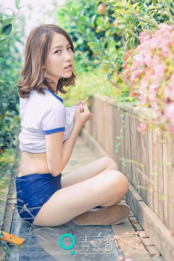 美女裸身